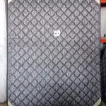 LOTE 111 - 01 COLCHÃO DE CASAL COM BASES 1,98CM X 1,58CM. (NO ESTADO EM QUE SE ENCONTRA. SUJEITO A AVARIAS OCULTAS/VISÍVEIS.) BJ7226S