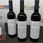LOTE 390 - 03 GARRAFAS DE VINHO TINTO VALA REAL PORTUGUÊS SAFRA 2019 750ML. (NO ESTADO) ATENÇÃO! FAZER A VISITAÇÃO ANTES DE ARREMATAR, NÃO SABEMOS SE FUNCIONA, LEILÃO NÃO TEM GARANTIA E NEM DEVOLUÇÃO, SUJEITO A POSSÍVEIS AVARIAS VISÍVEIS/OCULTAS E/OU AUSÊNCIA DE COMPONENTES.