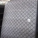 LOTE 091 - 01 COLCHÃO DE CASAL COM BASE 1,98CM X 1,58CM. (NO ESTADO EM QUE SE ENCONTRA. SUJEITO A AVARIAS OCULTAS/VISÍVEIS.)  BF8670G/ AU1901N