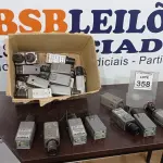 LOTE 358 - 01 LOTE COM GRANDE QUANTIDADE DE CÂMERAS DE MONITORAMENTO DE MARCAS E MODELOS VARIADOS (NO ESTADO) ATENÇÃO! FAZER A VISITAÇÃO ANTES DE ARREMATAR, NÃO SABEMOS SE FUNCIONA, LEILÃO NÃO TEM GARANTIA E NEM DEVOLUÇÃO, SUJEITO A POSSÍVEIS AVARIAS VISÍVEIS/OCULTAS E/OU AUSÊNCIA DE COMPONENTES.