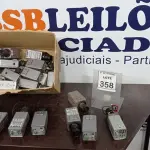 LOTE 358 - 01 LOTE COM GRANDE QUANTIDADE DE CÂMERAS DE MONITORAMENTO DE MARCAS E MODELOS VARIADOS (NO ESTADO) ATENÇÃO! FAZER A VISITAÇÃO ANTES DE ARREMATAR, NÃO SABEMOS SE FUNCIONA, LEILÃO NÃO TEM GARANTIA E NEM DEVOLUÇÃO, SUJEITO A POSSÍVEIS AVARIAS VISÍVEIS/OCULTAS E/OU AUSÊNCIA DE COMPONENTES.