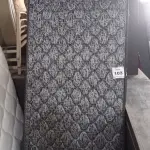 LOTE 103 - 01 COLCHÃO DE SOLTEIRO COM BASE 1,88CM X 0,88CM. (NO ESTADO EM QUE SE ENCONTRA. SUJEITO A AVARIAS OCULTAS/VISÍVEIS.) BJ7220C