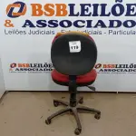 LOTE 119 - 01 CADEIRA GIRATÓRIA PARA ESCRITÓRIO NA COR VERMELHA. (NO ESTADO EM QUE SE ENCONTRA. SUJEITO A AVARIAS OCULTAS/VISÍVEIS.)  