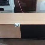 LOTE 384 - 01 RACK 02 PORTAS DE CORRER COM RODINHAS. (NO ESTADO) ATENÇÃO! FAZER A VISITAÇÃO ANTES DE ARREMATAR, NÃO SABEMOS SE FUNCIONA, LEILÃO NÃO TEM GARANTIA E NEM DEVOLUÇÃO, SUJEITO A POSSÍVEIS AVARIAS VISÍVEIS/OCULTAS E/OU AUSÊNCIA DE COMPONENTES.
