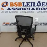 LOTE 098 - 01 CADEIRA DE ESCRITÓRIO. (NO ESTADO EM QUE SE ENCONTRA. SUJEITO A AVARIAS OCULTAS/VISÍVEIS.) AV9804K