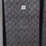 LOTE 157 - 01 COLCHÃO SOLTEIRO COM BASE 1,88CM X 0,88CM. (NO ESTADO EM QUE SE ENCONTRA. SUJEITO A AVARIAS OCULTAS/VISÍVEIS.) BJ7219R