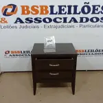 LOTE 097 - 01 MESA DE CABECEIRA. (NO ESTADO EM QUE SE ENCONTRA. SUJEITO A AVARIAS OCULTAS/VISÍVEIS.) BJ6878X