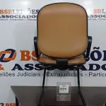 LOTE 001 - 01 CADEIRA. (NO ESTADO EM QUE SE ENCONTRA. SUJEITO A AVARIAS OCULTAS/VISÍVEIS.) BF8572Y