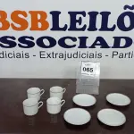 LOTE 065 - 04 XÍCARAS COM 04 PIRES. (NO ESTADO EM QUE SE ENCONTRA. SUJEITO A AVARIAS OCULTAS/VISÍVEIS.)