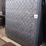 LOTE 094 - 01 COLCHÃO DE CASAL COM BASES 1,98CM X 1,58CM AU1901J/ BF8670H (NO ESTADO EM QUE SE ENCONTRA. SUJEITO A AVARIAS OCULTAS/VISÍVEIS.)