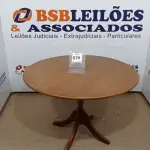 LOTE 079 - 01 MESA DE COZINHA EM MADEIRA REDONDA. (NO ESTADO EM QUE SE ENCONTRA. SUJEITO A AVARIAS OCULTAS/VISÍVEIS.) AV9637R