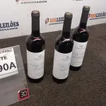 LOTE 290 - 03 GARRAFAS DE VINHO TINTO VALA REAL PORTUGUÊS SAFRA 2019 750ML. (NO ESTADO) ATENÇÃO! FAZER A VISITAÇÃO ANTES DE ARREMATAR, NÃO SABEMOS SE FUNCIONA, LEILÃO NÃO TEM GARANTIA E NEM DEVOLUÇÃO, SUJEITO A POSSÍVEIS AVARIAS VISÍVEIS/OCULTAS E/OU AUSÊNCIA DE COMPONENTES.