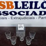 LOTE 071 - 05 COPOS EM VIDRO. (NO ESTADO EM QUE SE ENCONTRA. SUJEITO A AVARIAS OCULTAS/VISÍVEIS.)