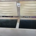 LOTE 340 - 01 FREEZER HORIZONTAL 02 PORTAS MARCA GELOPAR. (NO ESTADO) ATENÇÃO! FAZER A VISITAÇÃO ANTES DE ARREMATAR, NÃO SABEMOS SE FUNCIONA, LEILÃO NÃO TEM GARANTIA E NEM DEVOLUÇÃO, SUJEITO A POSSÍVEIS AVARIAS VISÍVEIS/OCULTAS E/OU AUSÊNCIA DE COMPONENTES.