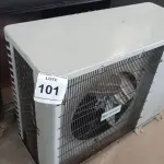 LOTE 101 - 01 CONDENSADORA SPRINGER 18.000BTUS. (NO ESTADO EM QUE SE ENCONTRA. SUJEITO A AVARIAS OCULTAS/VISÍVEIS.)