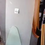 LOTE 493 - 01 MESA DE REUNIÕES EM MADEIRA E TAMPO DE VIDRO. (NO ESTADO) ATENÇÃO! FAZER A VISITAÇÃO ANTES DE ARREMATAR, NÃO SABEMOS SE FUNCIONA, LEILÃO NÃO TEM GARANTIA E NEM DEVOLUÇÃO, SUJEITO A POSSÍVEIS AVARIAS VISÍVEIS/OCULTAS E/OU AUSÊNCIA DE COMPONENTES.
