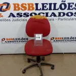 LOTE 119 - 01 CADEIRA GIRATÓRIA PARA ESCRITÓRIO NA COR VERMELHA. (NO ESTADO EM QUE SE ENCONTRA. SUJEITO A AVARIAS OCULTAS/VISÍVEIS.)  