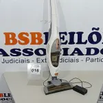 LOTE 016 - 01   ASPIRADOR DE PÓ VERTICAL OSTER SEM FIO WHITE DUO CLEAN 2 EM 1, BATERIA, BRANCO, OASP645 (NO ESTADO, NÃO SABEMOS SE FUNCIONA. LEILÃO NÃO TEM GARANTIA E NEM DEVOLUÇÃO, SUJEITO A POSSÍVEIS AVARIAS VISÍVEIS/OCULTAS E/OU AUSÊNCIA DE COMPONENTES)