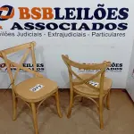 LOTE 077 - 02  CADEIRAS DE MADEIRA (NO ESTADO, NÃO SABEMOS SE FUNCIONA. LEILÃO NÃO TEM GARANTIA E NEM DEVOLUÇÃO, SUJEITO A POSSÍVEIS AVARIAS VISÍVEIS/OCULTAS E/OU AUSÊNCIA DE COMPONENTES)