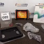 LOTE 089 - 01 TABLET QAV 801 8GB MARCA TABRA. (NO ESTADO) ATENÇÃO! FAZER A VISITAÇÃO ANTES DE ARREMATAR, NÃO SABEMOS SE FUNCIONA, LEILÃO NÃO TEM GARANTIA E NEM DEVOLUÇÃO, SUJEITO A POSSÍVEIS AVARIAS VISÍVEIS/OCULTAS E/OU AUSÊNCIA DE COMPONENTES.