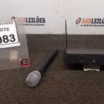 LOTE 083 - 01 MICROFONE COM RECEPTOR. (NO ESTADO) ATENÇÃO! FAZER A VISITAÇÃO ANTES DE ARREMATAR, NÃO SABEMOS SE FUNCIONA, LEILÃO NÃO TEM GARANTIA E NEM DEVOLUÇÃO, SUJEITO A POSSÍVEIS AVARIAS VISÍVEIS/OCULTAS E/OU AUSÊNCIA DE COMPONENTES.