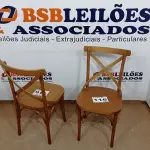 LOTE 116 - 02  CADEIRAS DE MADEIRA (NO ESTADO, NÃO SABEMOS SE FUNCIONA. LEILÃO NÃO TEM GARANTIA E NEM DEVOLUÇÃO, SUJEITO A POSSÍVEIS AVARIAS VISÍVEIS/OCULTAS E/OU AUSÊNCIA DE COMPONENTES)
