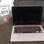 LOTE 071 - 01 MACBOOK PRO. (NO ESTADO) ATENÇÃO! FAZER A VISITAÇÃO ANTES DE ARREMATAR, NÃO SABEMOS SE FUNCIONA, LEILÃO NÃO TEM GARANTIA E NEM DEVOLUÇÃO, SUJEITO A POSSÍVEIS AVARIAS VISÍVEIS/OCULTAS E/OU AUSÊNCIA DE COMPONENTES.