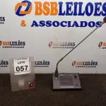 LOTE 057 - 01 MICROFONE DE MESA COM BASE. (NO ESTADO) ATENÇÃO! FAZER A VISITAÇÃO ANTES DE ARREMATAR, NÃO SABEMOS SE FUNCIONA, LEILÃO NÃO TEM GARANTIA E NEM DEVOLUÇÃO, SUJEITO A POSSÍVEIS AVARIAS VISÍVEIS/OCULTAS E/OU AUSÊNCIA DE COMPONENTES.