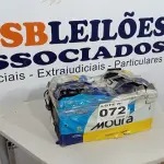 LOTE 072 - 01 BATERIA MOURA 12VOLTS - 220AH - M220PD (NO ESTADO, NÃO SABEMOS SE FUNCIONA. LEILÃO NÃO TEM GARANTIA E NEM DEVOLUÇÃO, SUJEITO A POSSÍVEIS AVARIAS VISÍVEIS/OCULTAS E/OU AUSÊNCIA DE COMPONENTES)