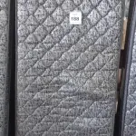 LOTE 188 - 01 COLCHÃO SOLTEIRO COM BASE 1,88CM X 0,88CM. (NO ESTADO EM QUE SE ENCONTRA. SUJEITO A AVARIAS OCULTAS/VISÍVEIS.) AU2472U