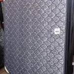 LOTE 180 - 01 COLCHÃO DE CASAL COM BASES 1,98CM X 1,58CM. (NO ESTADO EM QUE SE ENCONTRA. SUJEITO A AVARIAS OCULTAS/VISÍVEIS.) AU1905N