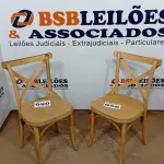 LOTE 056 - 02  CADEIRAS DE MADEIRA (NO ESTADO, NÃO SABEMOS SE FUNCIONA. LEILÃO NÃO TEM GARANTIA E NEM DEVOLUÇÃO, SUJEITO A POSSÍVEIS AVARIAS VISÍVEIS/OCULTAS E/OU AUSÊNCIA DE COMPONENTES)