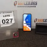 LOTE 027 - 01 SMARTPHONE MACA SAMSUNG. (NO ESTADO) ATENÇÃO! FAZER A VISITAÇÃO ANTES DE ARREMATAR, NÃO SABEMOS SE FUNCIONA, LEILÃO NÃO TEM GARANTIA E NEM DEVOLUÇÃO, SUJEITO A POSSÍVEIS AVARIAS VISÍVEIS/OCULTAS E/OU AUSÊNCIA DE COMPONENTES.