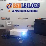 LOTE 062 - 01 PROJETOR MARCA BENQ COM CABOS E BOLSA. (NO ESTADO) ATENÇÃO! FAZER A VISITAÇÃO ANTES DE ARREMATAR, NÃO SABEMOS SE FUNCIONA, LEILÃO NÃO TEM GARANTIA E NEM DEVOLUÇÃO, SUJEITO A POSSÍVEIS AVARIAS VISÍVEIS/OCULTAS E/OU AUSÊNCIA DE COMPONENTES.