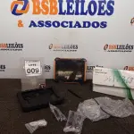 LOTE 009 - 01 TABLET QAV 801 8GB MARCA TABRA. (NO ESTADO) ATENÇÃO! FAZER A VISITAÇÃO ANTES DE ARREMATAR, NÃO SABEMOS SE FUNCIONA, LEILÃO NÃO TEM GARANTIA E NEM DEVOLUÇÃO, SUJEITO A POSSÍVEIS AVARIAS VISÍVEIS/OCULTAS E/OU AUSÊNCIA DE COMPONENTES.