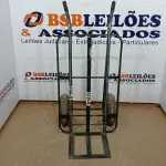 LOTE 064 - 01 CARRINHO PARA CARGA KG PNEU COM CÂMARA (NO ESTADO, NÃO SABEMOS SE FUNCIONA. LEILÃO NÃO TEM GARANTIA E NEM DEVOLUÇÃO, SUJEITO A POSSÍVEIS AVARIAS VISÍVEIS/OCULTAS E/OU AUSÊNCIA DE COMPONENTES)