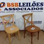 LOTE 101 - 02 CADEIRAS DE MADEIRA (NO ESTADO, NÃO SABEMOS SE FUNCIONA. LEILÃO NÃO TEM GARANTIA E NEM DEVOLUÇÃO, SUJEITO A POSSÍVEIS AVARIAS VISÍVEIS/OCULTAS E/OU AUSÊNCIA DE COMPONENTES)