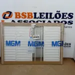 LOTE 098 - 01 JANELA DE ALUMÍNIO VENEZIANA 100X150CM 4 FOLHAS COM GRADE SEM VIDRO SOFT PLUS MGM BRANCO (NO ESTADO, NÃO SABEMOS SE FUNCIONA. LEILÃO NÃO TEM GARANTIA E NEM DEVOLUÇÃO, SUJEITO A POSSÍVEIS AVARIAS VISÍVEIS/OCULTAS E/OU AUSÊNCIA DE COMPONENTES)