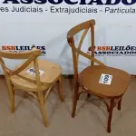 LOTE 109 - 02  CADEIRAS DE MADEIRA (NO ESTADO, NÃO SABEMOS SE FUNCIONA. LEILÃO NÃO TEM GARANTIA E NEM DEVOLUÇÃO, SUJEITO A POSSÍVEIS AVARIAS VISÍVEIS/OCULTAS E/OU AUSÊNCIA DE COMPONENTES)
