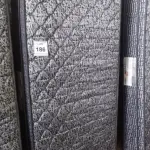 LOTE 186 - 01 COLCHÃO SOLTEIRO COM BASE 1,88CM X 0,88CM. (NO ESTADO EM QUE SE ENCONTRA. SUJEITO A AVARIAS OCULTAS/VISÍVEIS.) AU2472V