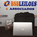 LOTE 071 - 01 MACBOOK PRO. (NO ESTADO) ATENÇÃO! FAZER A VISITAÇÃO ANTES DE ARREMATAR, NÃO SABEMOS SE FUNCIONA, LEILÃO NÃO TEM GARANTIA E NEM DEVOLUÇÃO, SUJEITO A POSSÍVEIS AVARIAS VISÍVEIS/OCULTAS E/OU AUSÊNCIA DE COMPONENTES.