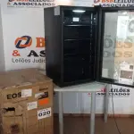 LOTE 020 - 01 CERVEJEIRA EOS BIERHAUS 98 LITROS FROST FREE ECE100 220VOLTS (NO ESTADO, NÃO SABEMOS SE FUNCIONA. LEILÃO NÃO TEM GARANTIA E NEM DEVOLUÇÃO, SUJEITO A POSSÍVEIS AVARIAS VISÍVEIS/OCULTAS E/OU AUSÊNCIA DE COMPONENTES)