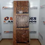 LOTE 039 - 01  PORTA DE MADEIRA 210X72CM ESPESSURA 3,5CM MSO EUCAPLAC FRISADA ELEGANCE EUCATEX (NO ESTADO, NÃO SABEMOS SE FUNCIONA. LEILÃO NÃO TEM GARANTIA E NEM DEVOLUÇÃO, SUJEITO A POSSÍVEIS AVARIAS VISÍVEIS/OCULTAS E/OU AUSÊNCIA DE COMPONENTES)