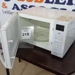 LOTE 218 - 01 MICROONDAS PANASONIC 220V. (NO ESTADO EM QUE SE ENCONTRA. SUJEITO A AVARIAS OCULTAS/VISÍVEIS.) AV9957A