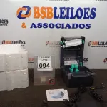 LOTE 094 - 01 IMPRESSORA DE ETIQUETAS MARCA TSC. (NO ESTADO) ATENÇÃO! FAZER A VISITAÇÃO ANTES DE ARREMATAR, NÃO SABEMOS SE FUNCIONA, LEILÃO NÃO TEM GARANTIA E NEM DEVOLUÇÃO, SUJEITO A POSSÍVEIS AVARIAS VISÍVEIS/OCULTAS E/OU AUSÊNCIA DE COMPONENTES.