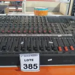 01 MESA DE SOM 12 CANAIS MODELO MXP-390 MARCA SONY. (NO ESTADO) ATENÇÃO! FAZER A VISITAÇÃO ANTES DE ARREMATAR, NÃO SABEMOS SE FUNCIONA, LEILÃO NÃO TEM GARANTIA E NEM DEVOLUÇÃO, SUJEITO A POSSÍVEIS AVARIAS VISÍVEIS/OCULTAS E/OU AUSÊNCIA DE COMPONENTES.