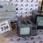 02 TVS PORTÁTEIS, 01 RELÓGIO DE PAREDE E 01 FONTE DE ALIMENTAÇÃO PARA LIMPADOR DE PISCINA. (NO ESTADO) ATENÇÃO! FAZER A VISITAÇÃO ANTES DE ARREMATAR, NÃO SABEMOS SE FUNCIONA, LEILÃO NÃO TEM GARANTIA E NEM DEVOLUÇÃO, SUJEITO A POSSÍVEIS AVARIAS VISÍVEIS/OCULTAS E/OU AUSÊNCIA DE COMPONENTES.