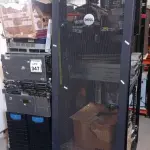 01 RACK SERVIDOR DESMONTADO MARCA DELL  COM 34 MEMÓRIAS E GRANDE QUANTIDADE DE TECLADOS. (NO ESTADO) ATENÇÃO! FAZER A VISITAÇÃO ANTES DE ARREMATAR, NÃO SABEMOS SE FUNCIONA, LEILÃO NÃO TEM GARANTIA E NEM DEVOLUÇÃO, SUJEITO A POSSÍVEIS AVARIAS VISÍVEIS/OCULTAS E/OU AUSÊNCIA DE COMPONENTES.