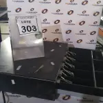 01 GAVETA DE DINHEIRO. (NO ESTADO) ATENÇÃO! FAZER A VISITAÇÃO ANTES DE ARREMATAR, NÃO SABEMOS SE FUNCIONA, LEILÃO NÃO TEM GARANTIA E NEM DEVOLUÇÃO, SUJEITO A POSSÍVEIS AVARIAS VISÍVEIS/OCULTAS E/OU AUSÊNCIA DE COMPONENTES.