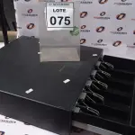 01 GAVETA DE DINHEIRO. (NO ESTADO) ATENÇÃO! FAZER A VISITAÇÃO ANTES DE ARREMATAR, NÃO SABEMOS SE FUNCIONA, LEILÃO NÃO TEM GARANTIA E NEM DEVOLUÇÃO, SUJEITO A POSSÍVEIS AVARIAS VISÍVEIS/OCULTAS E/OU AUSÊNCIA DE COMPONENTES.